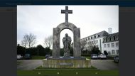 - Правительство будет прилагать усилия, чтобы «спасти от цензуры» памятник Папы Римского Иоанна Павла II во Франции