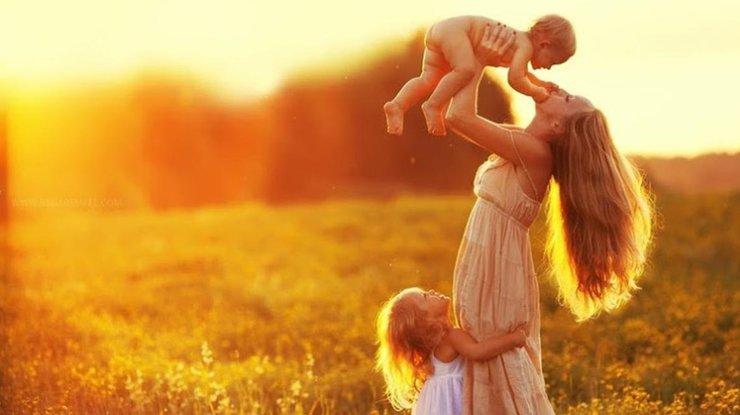 В Украине День матери отмечают во второе воскресенье мая